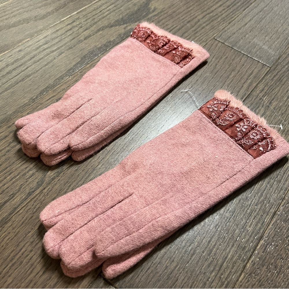 Gloves - Picture 2 of 5